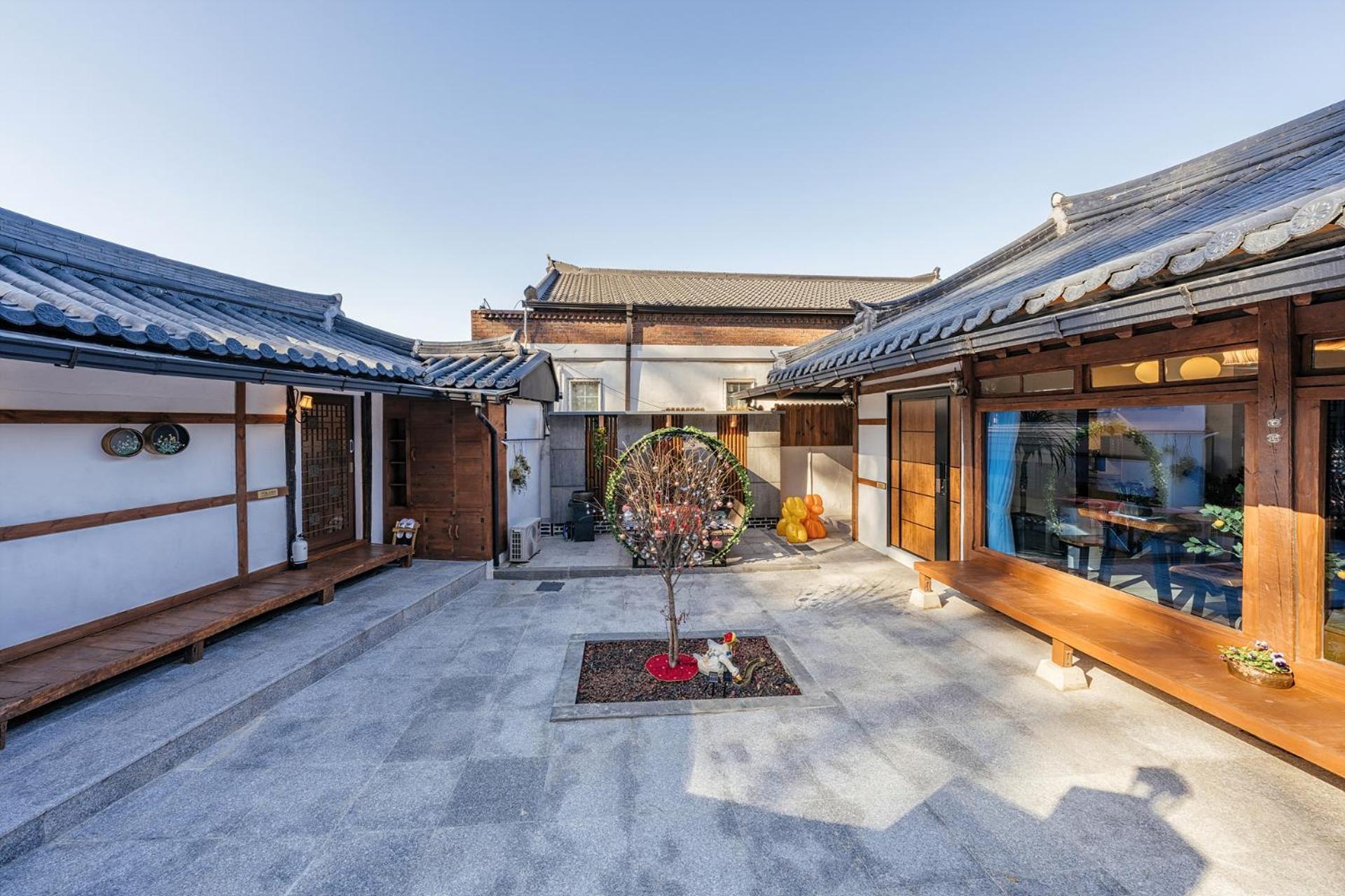 And Spring Hotel Jeonju Exterior foto